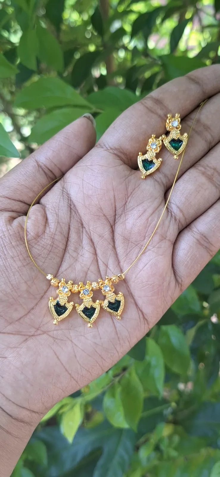 Invisible chain with palakka pendant (green)